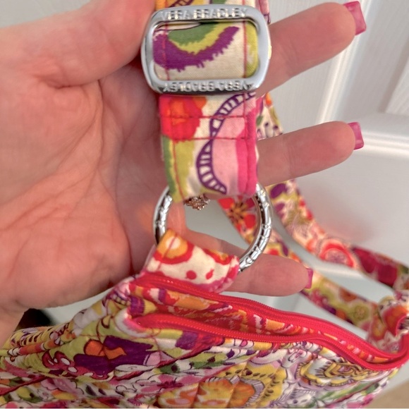 Vera Bradley Mini Mouse Bouncing Blooming Bouquet Crossbody Mailbag Tote - Picture 3 of 6